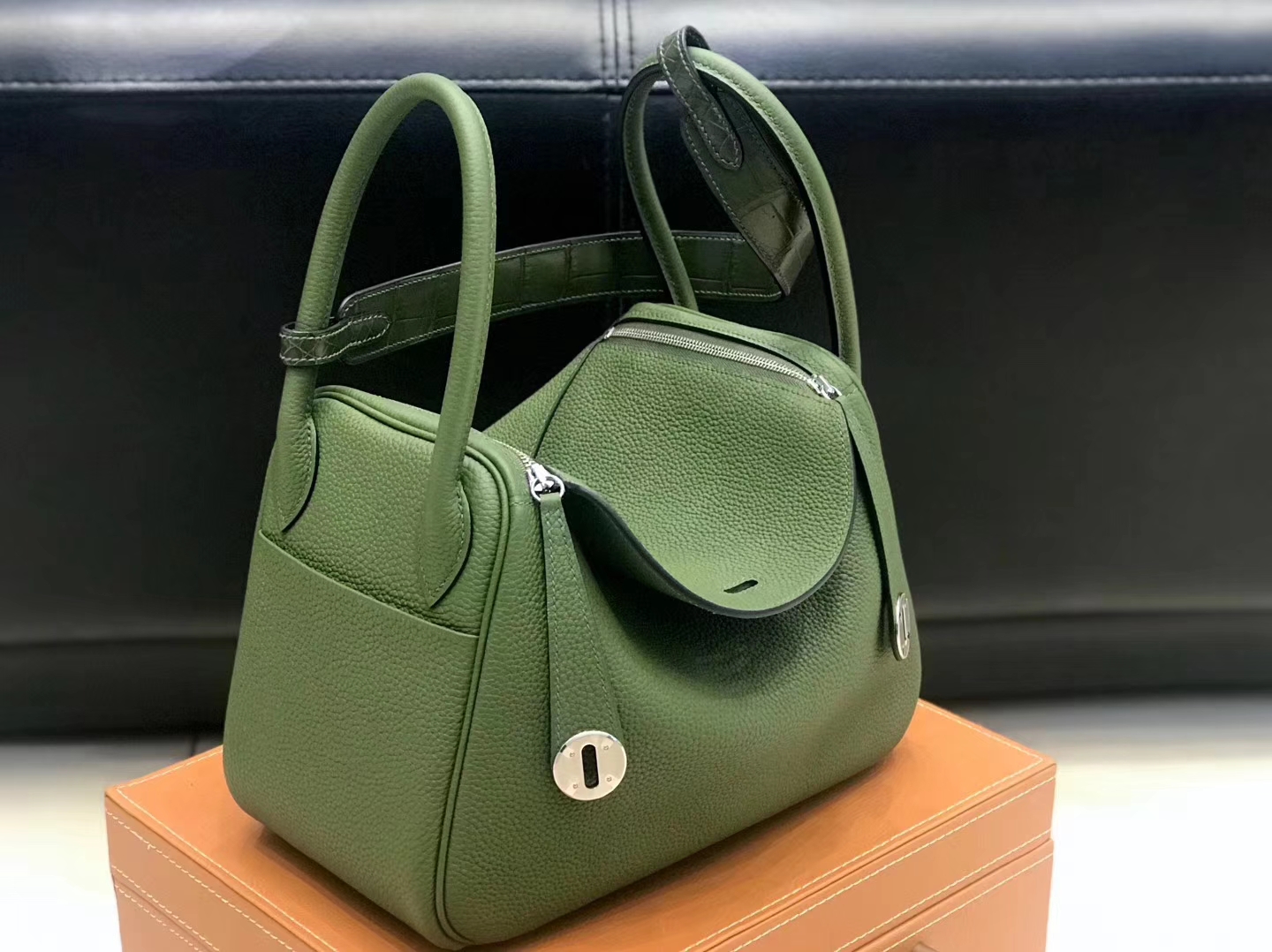 Hermès（爱马仕）Lindy琳迪包 丛林绿 德国进口togo牛皮拼鳄鱼皮 蜡线全手工缝制 26cm