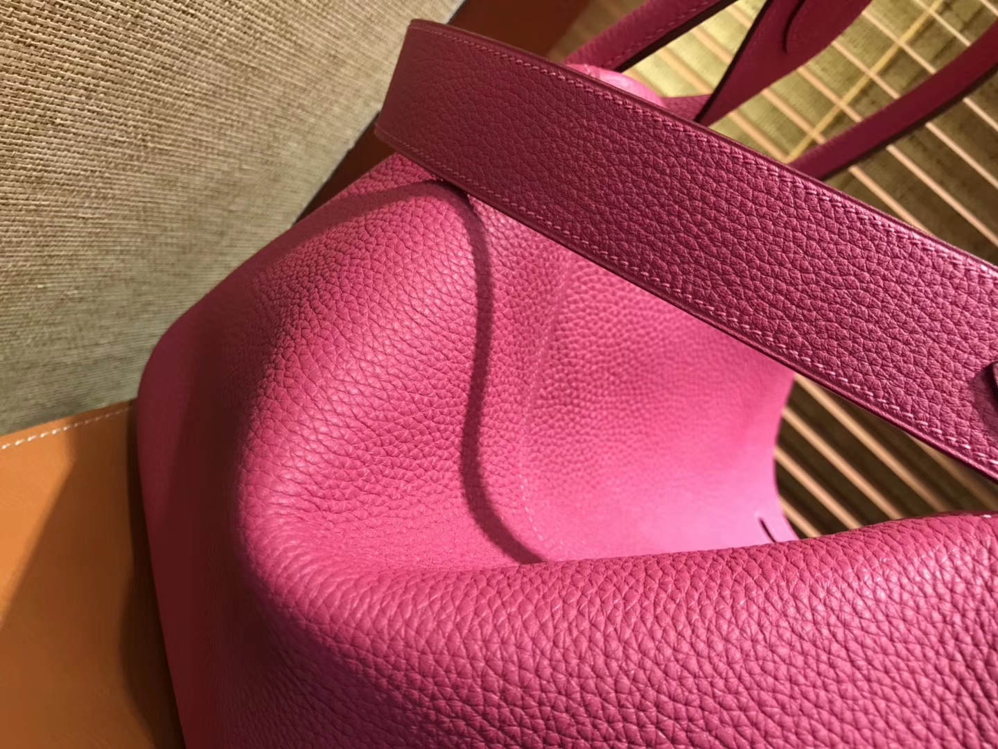 Hermès（爱马仕）Lindy琳迪包 玉兰粉 德国进口togo牛皮 全手工缝制 银扣 30cm