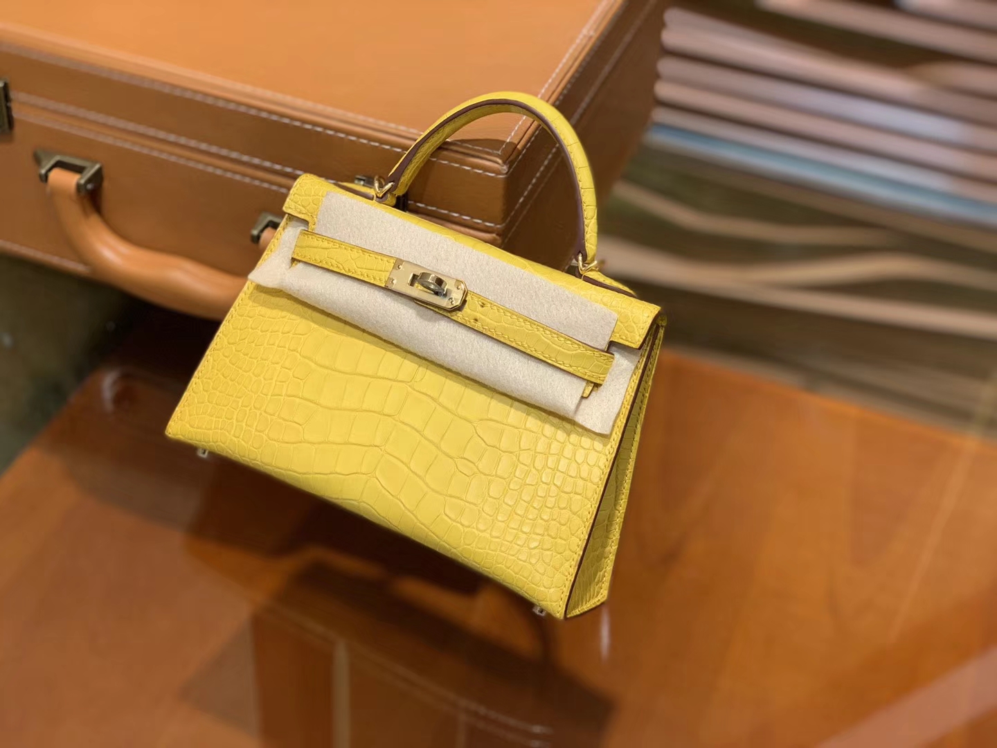 Hermès（爱马仕）Mini Kelly 迷你凯莉 柠檬黄 一级美洲鳄鱼皮 全手工缝制 臻品级别 金扣 19cm 2代
