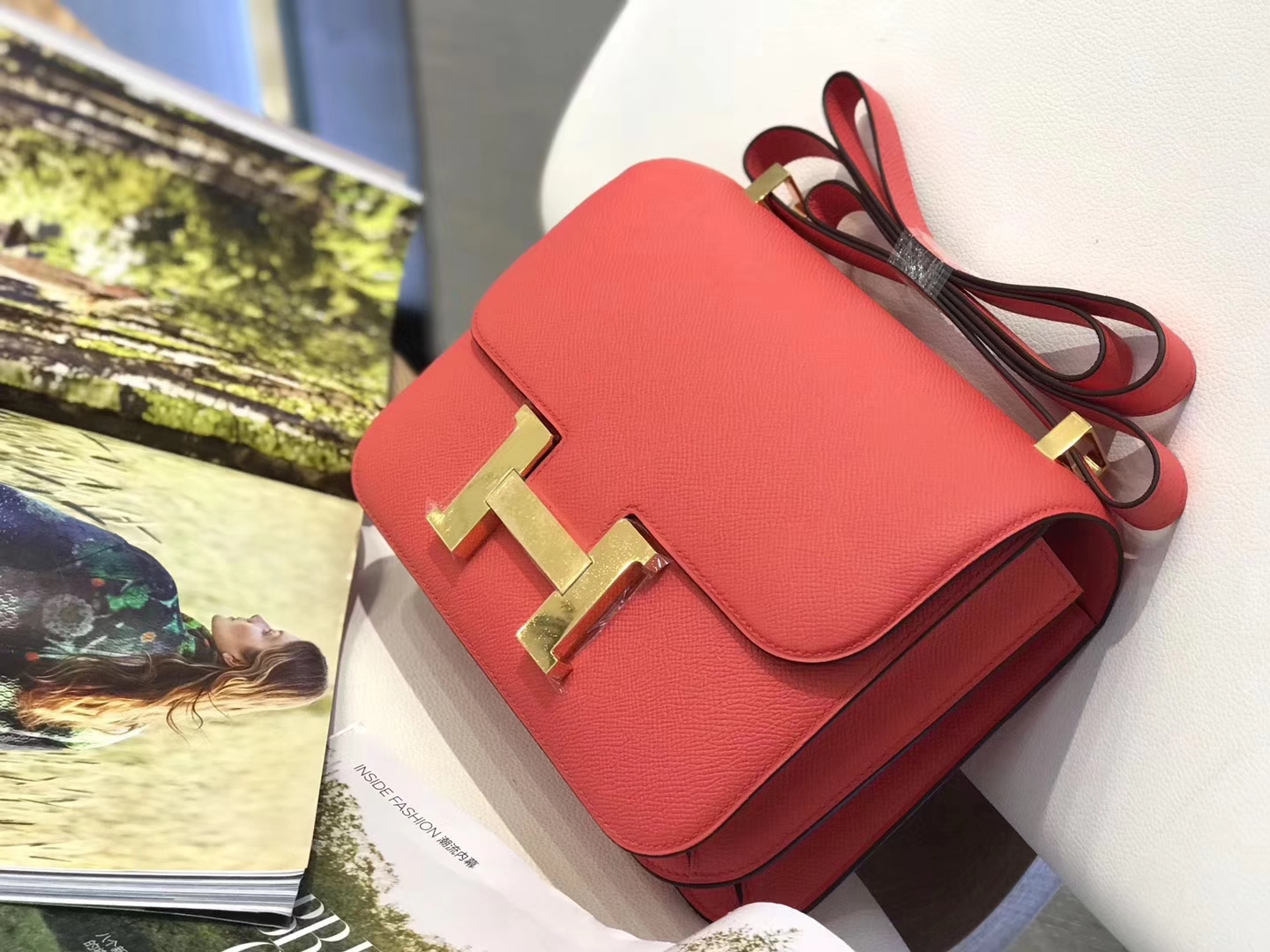 Hermès（爱马仕）Constance 空姐包 西瓜红 掌纹牛皮 金扣 23cm