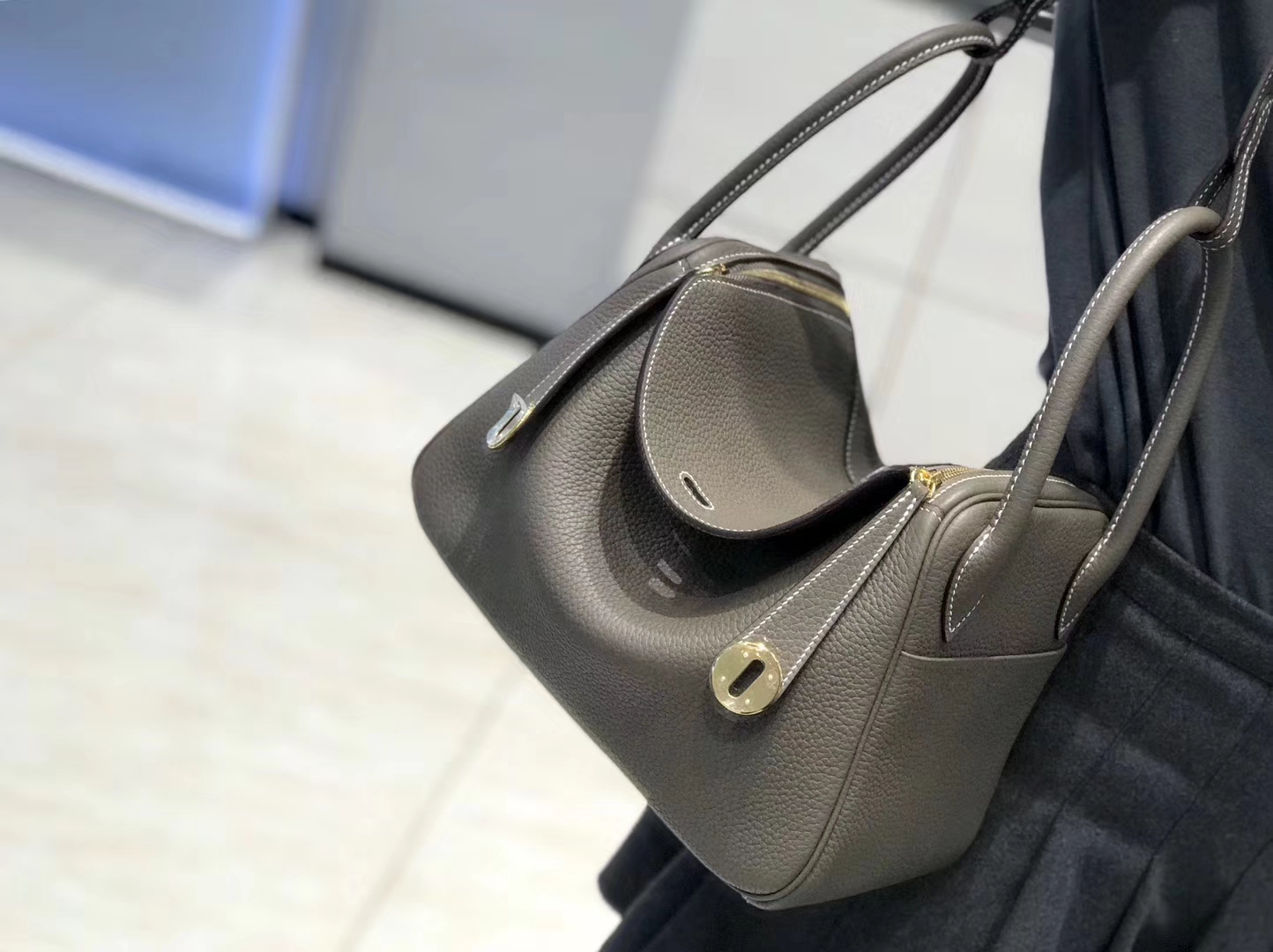 Hermès（爱马仕）Lindy琳迪包 大象灰 德国进口togo牛皮 蜡线全手工缝制 26cm
