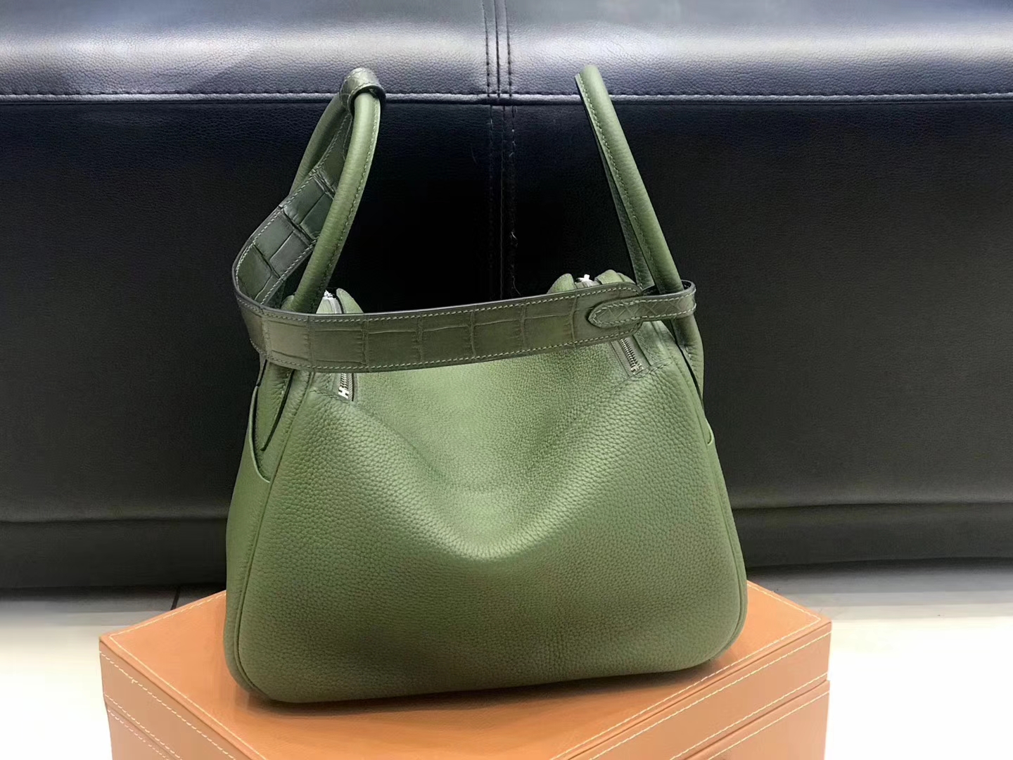 Hermès（爱马仕）Lindy琳迪包 丛林绿 德国进口togo牛皮拼鳄鱼皮 蜡线全手工缝制 26cm