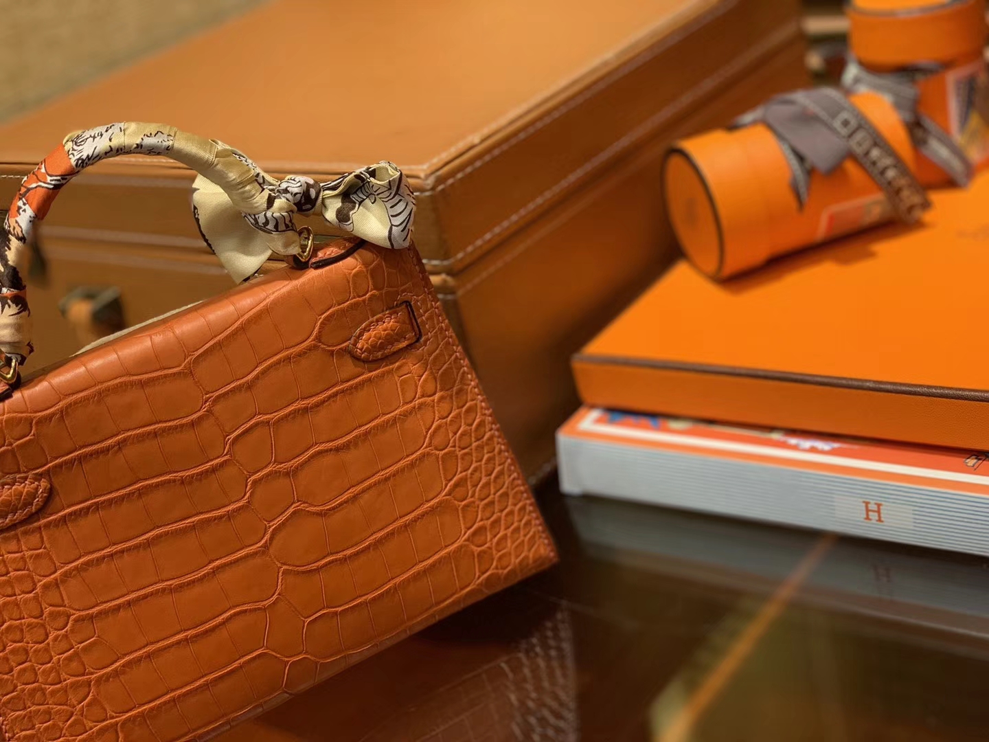 Hermès（爱马仕）Mini Kelly 深橙色 一级美洲鳄鱼皮 全手工缝制 臻品级别 金扣 19cm (迷你2代)
