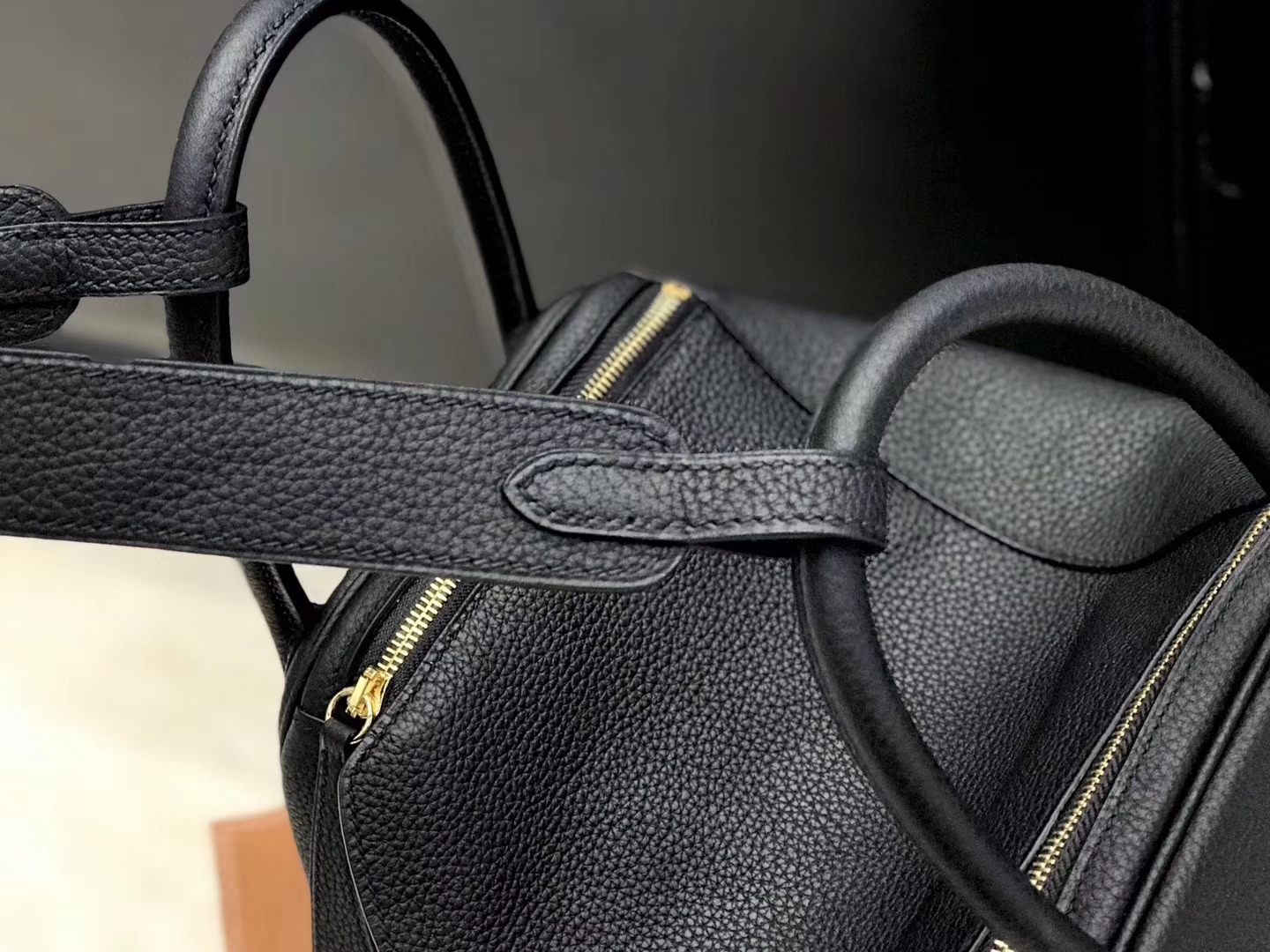 Hermès（爱马仕）Lindy琳迪包 经典黑金 德国进口togo牛皮 蜡线全手工缝制 26cm