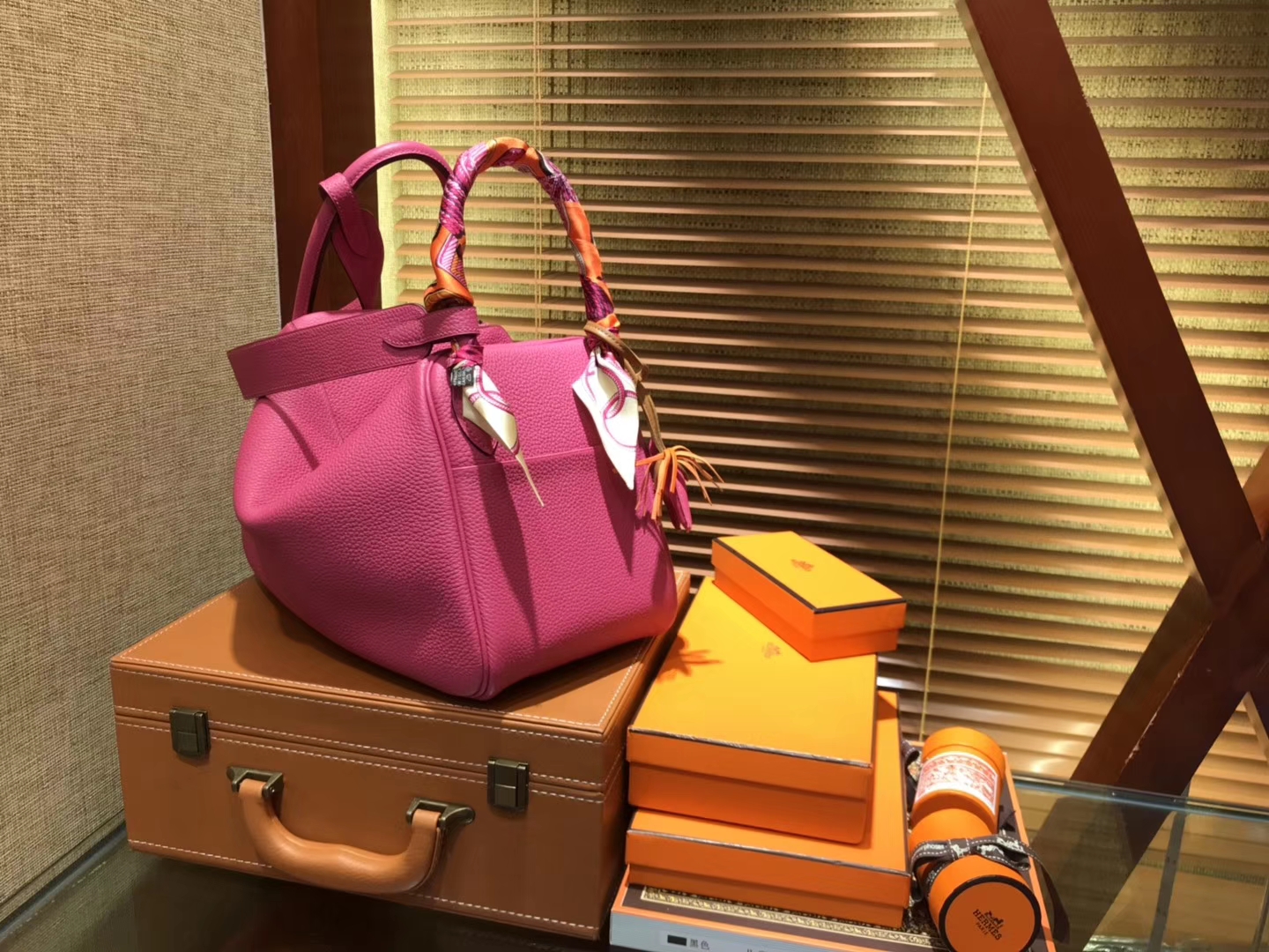 Hermès（爱马仕）Lindy琳迪包 玉兰粉 德国进口togo牛皮 全手工缝制 银扣 30cm