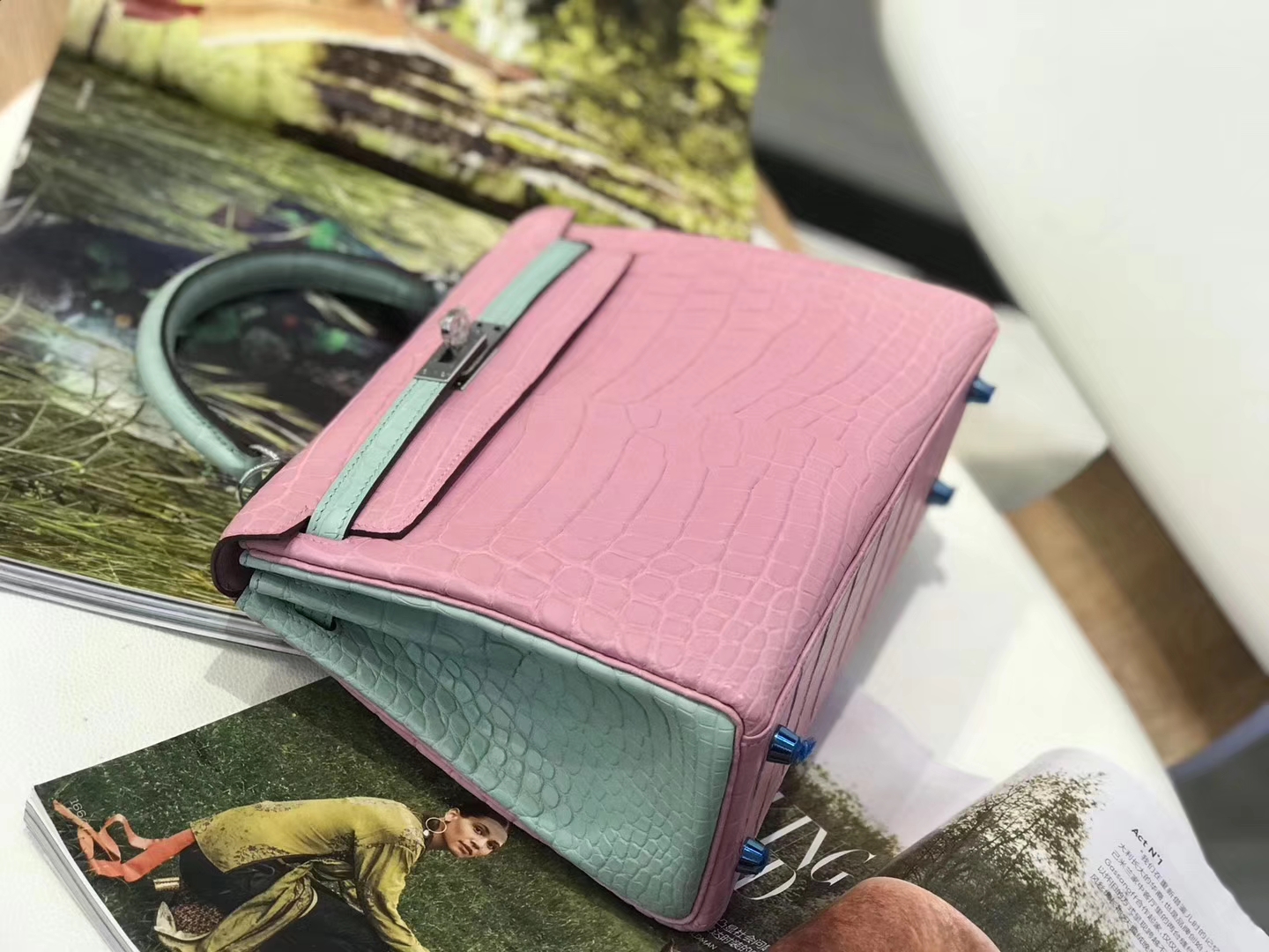 Hermès（爱马仕）Kelly凯莉包 樱花粉拼玛卡龙 雾面鳄鱼 银扣 25cm