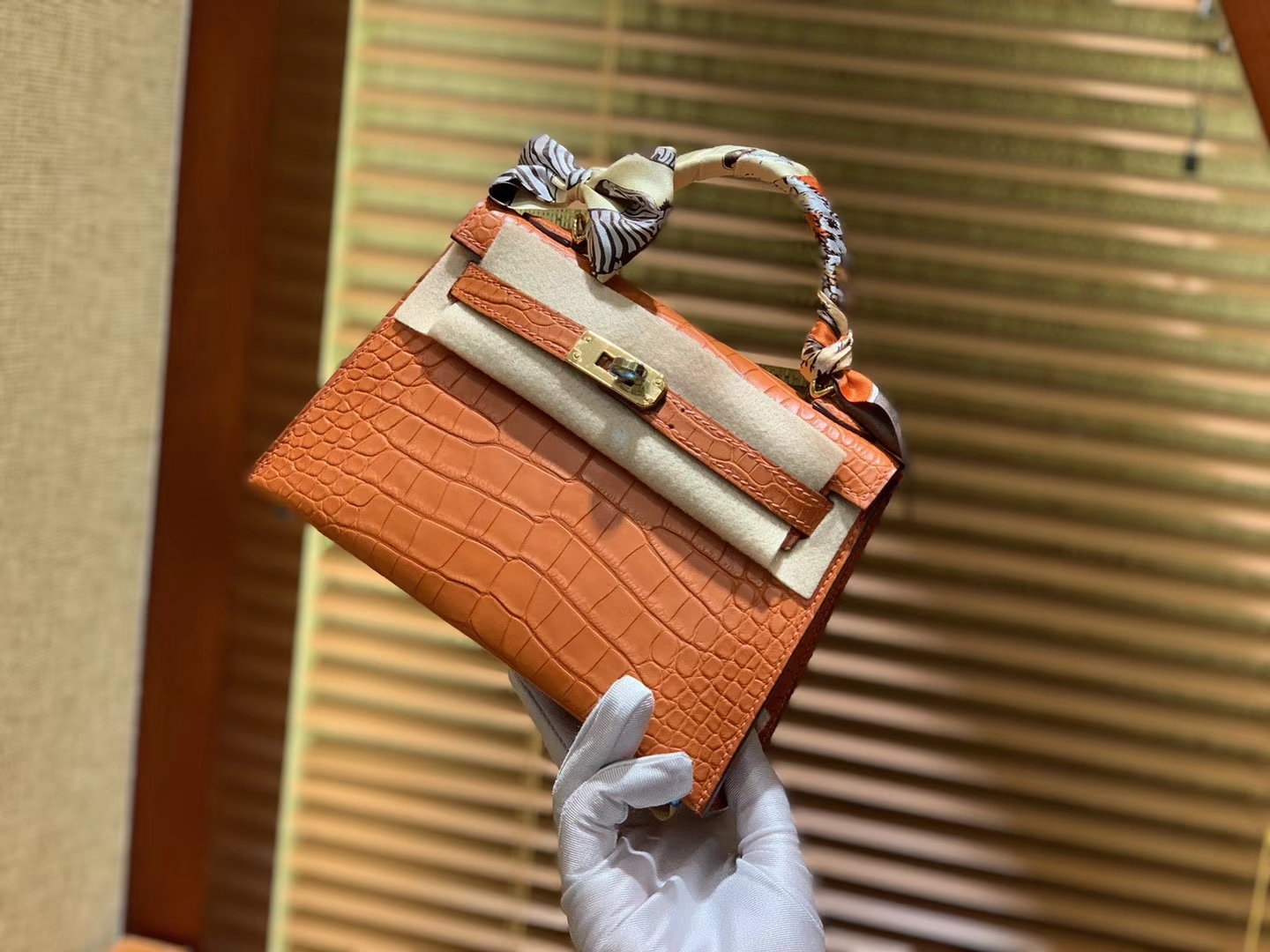 Hermès（爱马仕）Mini Kelly 深橙色 一级美洲鳄鱼皮 全手工缝制 臻品级别 金扣 19cm (迷你2代)