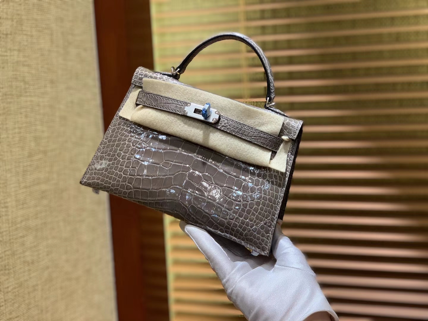 Hermès（爱马仕）Mini Kelly 沥青灰 一级美洲鳄鱼皮 全手工缝制 臻品级别 金扣 19cm 2代