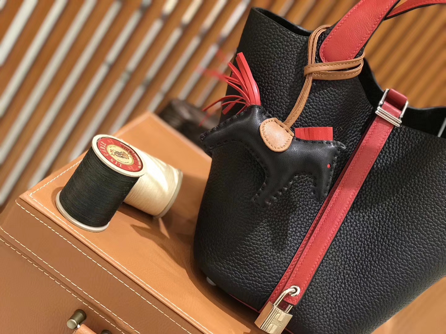 Hermès（爱马仕）新增现货 Picotin 菜篮子 黑拼红 全手工蜡线缝制 金银扣 18cm