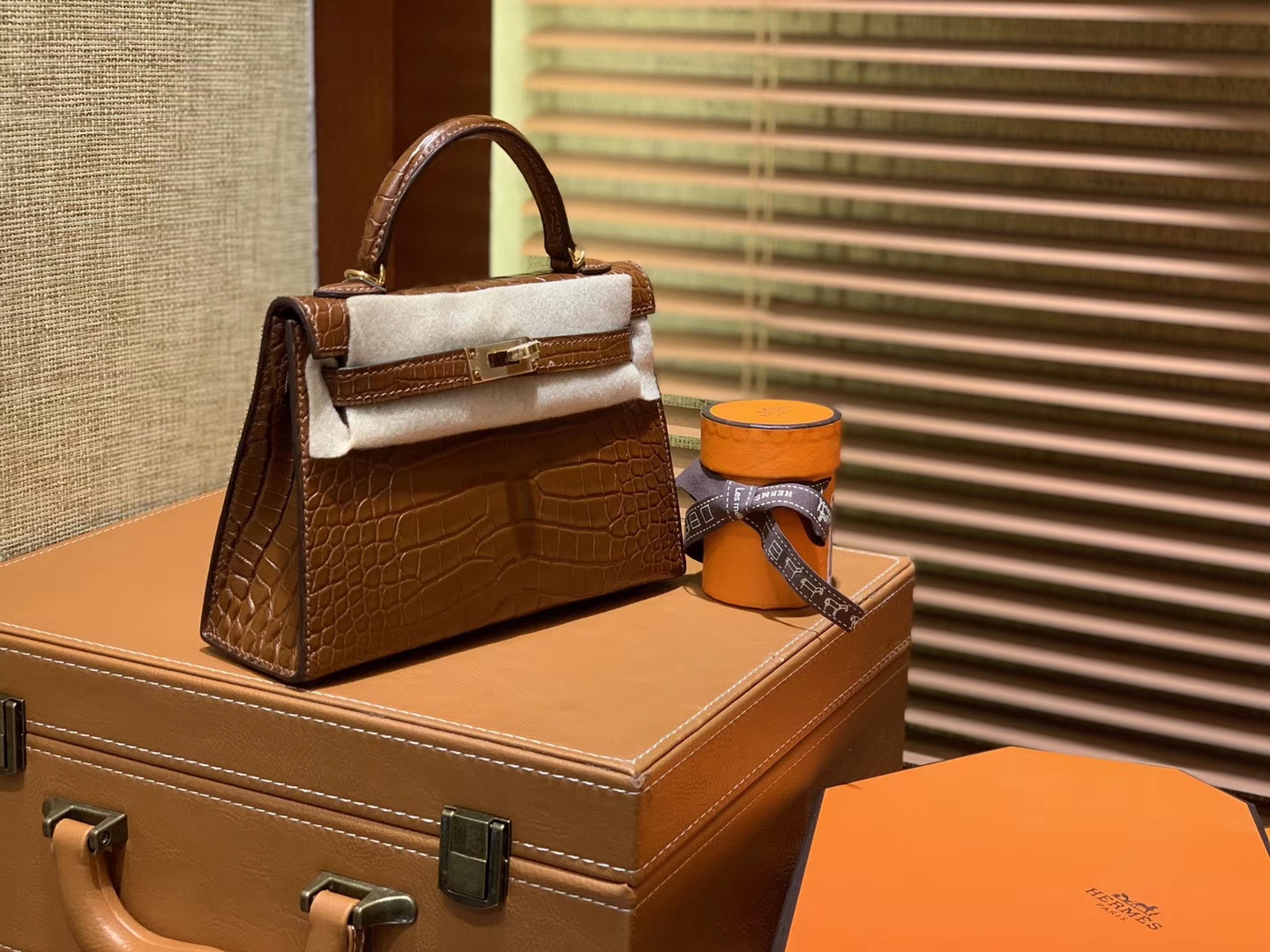 Hermès（爱马仕）Mini Kelly 迷你凯莉 咖啡色 一级美洲鳄鱼皮 全手工缝制 臻品级别 金扣 19cm 2代