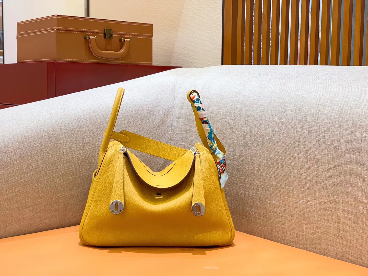 Hermès（爱马仕）Lindy 琳迪包 琥珀黄 Togo进口牛皮 全手工缝制 银扣 30cm 现货