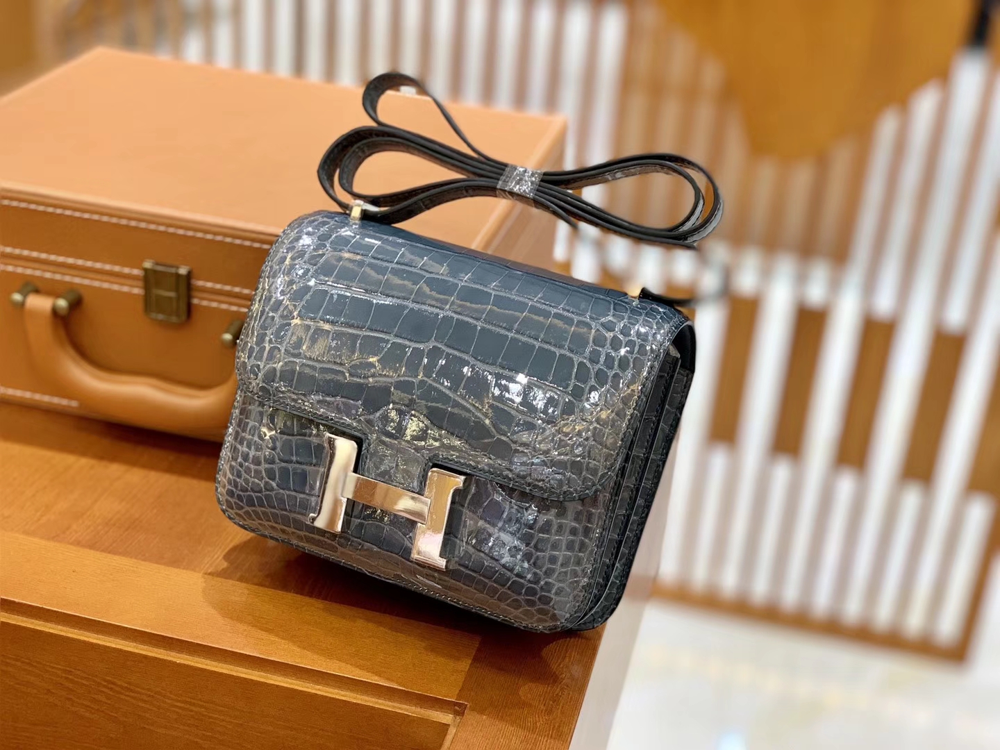 Hermès（爱马仕）Constance 空姐包 风暴蓝 一级皮 美洲鳄 顶端级别 臻品级别 银扣 18cm