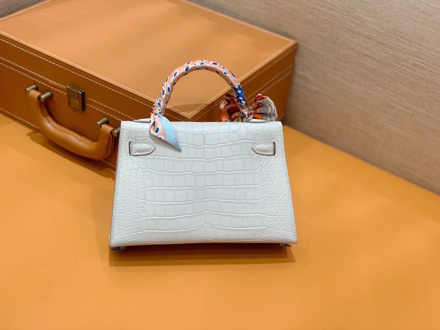 Hermès（爱马仕）Mini Kelly 迷你凯莉 奶昔白 一级美洲鳄鱼皮 全手工缝制 臻品级别 银扣 19cm 2代