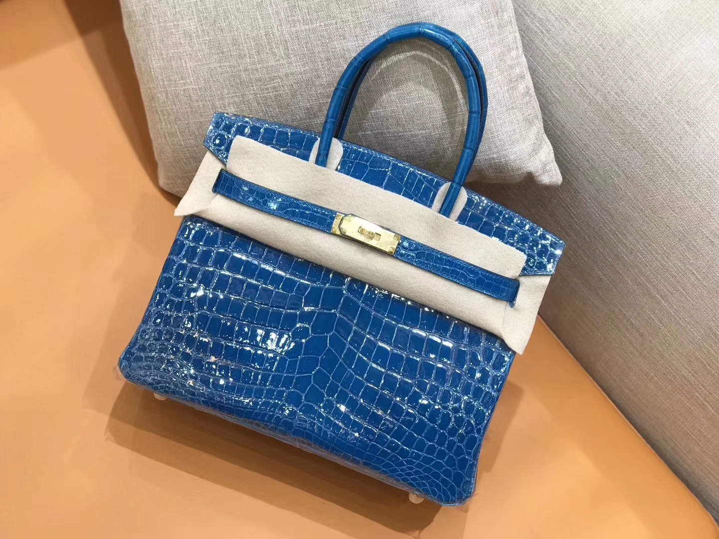 Hermès（爱马仕）新增现货 birkin 铂金包 电光蓝 一级鳄鱼皮 金扣 30cm