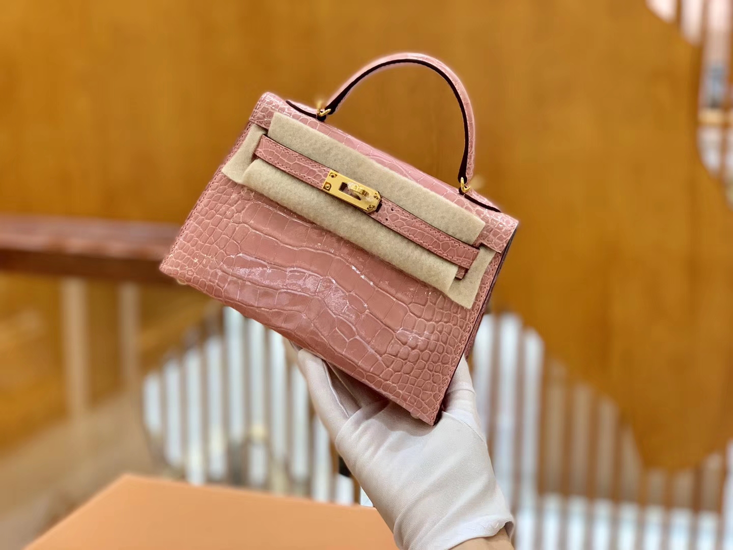 Hermès（爱马仕）Mini Kelly 迷你凯莉 樱花粉 亮面鳄鱼 一级 顶端级别 美洲 臻品级别 金扣 19cm