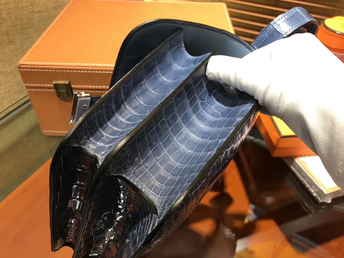 Hermès（爱马仕）Constance 空姐包 牛仔蓝 一级鳄鱼皮 尼罗鳄 原版蜜蜡线 银扣 23cm