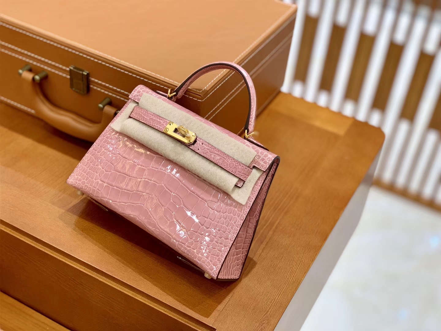 Hermès（爱马仕）Mini Kelly 迷你凯莉 樱花粉 亮面鳄鱼 一级 顶端级别 美洲 臻品级别 金扣 19cm