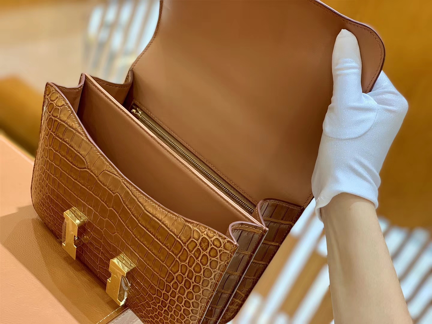 Hermès（爱马仕）Constance 空姐包 湾鳄 倒V 蜜糖棕 顶端级别 臻品级别 金扣 23cm