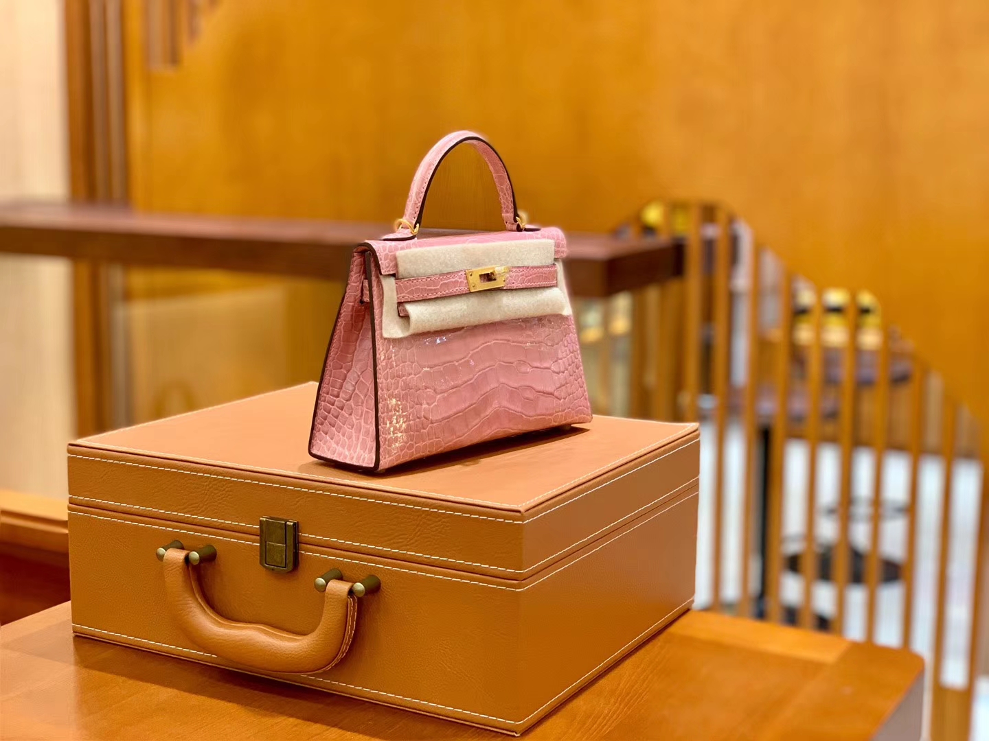 Hermès（爱马仕）Mini Kelly 迷你凯莉 樱花粉 亮面鳄鱼 一级 顶端级别 美洲 臻品级别 金扣 19cm