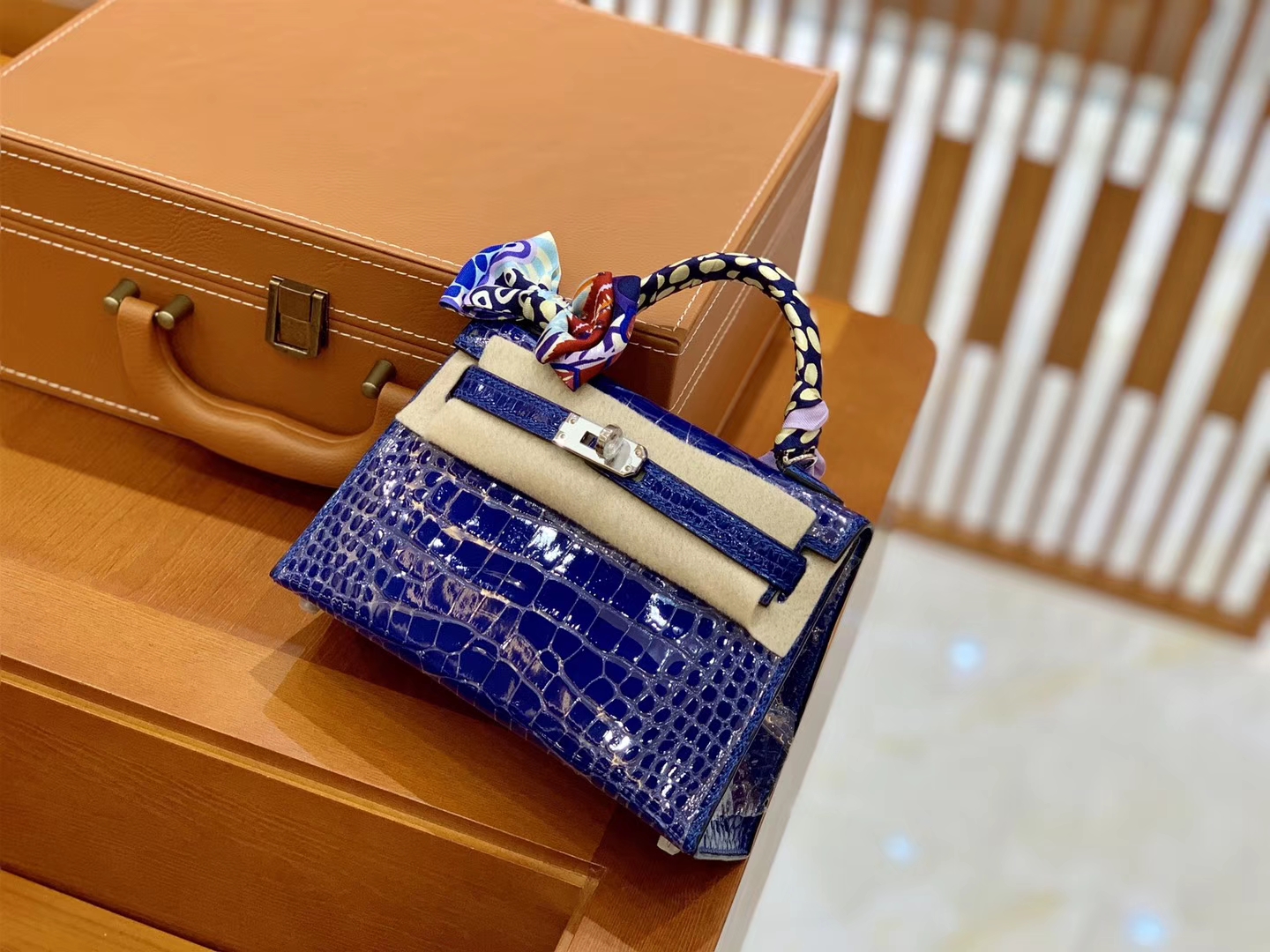 Hermès（爱马仕）Mini Kelly 迷你凯莉 琉璃蓝 亮面鳄鱼 一级 顶端级别 美洲 臻品级别 银扣 19cm