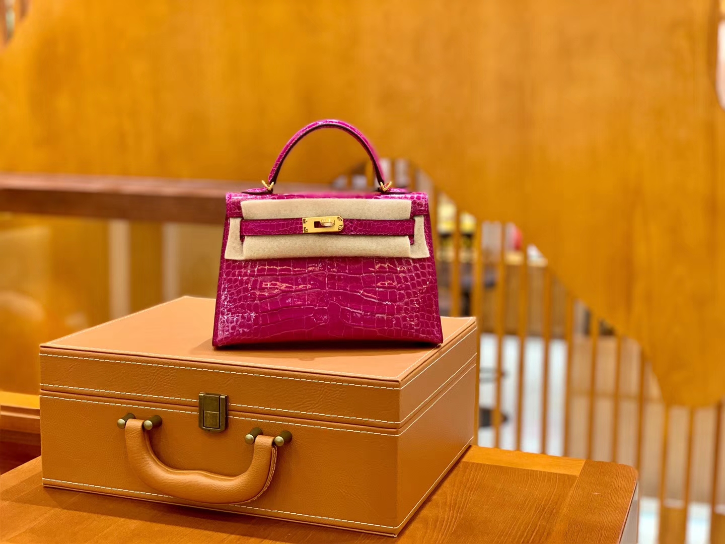Hermès（爱马仕）Mini Kelly 迷你凯莉 天方夜谭紫 亮面鳄鱼 一级 顶端级别 美洲 臻品级别 金扣 19cm