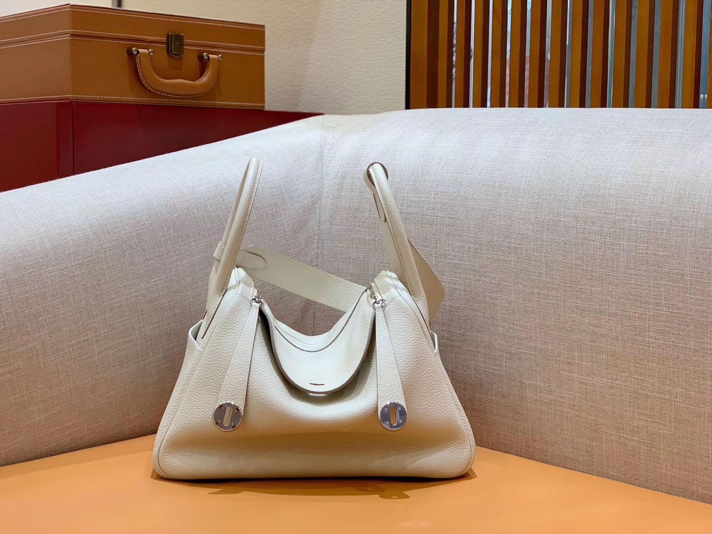 Hermès（爱马仕）Lindy 琳迪包 奶昔白 Togo进口牛皮 全手工缝制 银扣 30cm 现货