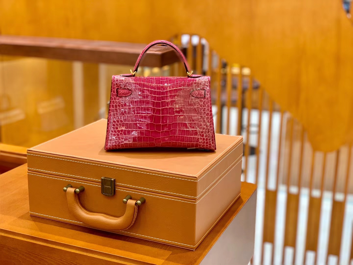 Hermès（爱马仕）Mini Kelly 迷你凯莉 桃红 一级美洲鳄鱼皮 臻品级别 金扣 19cm