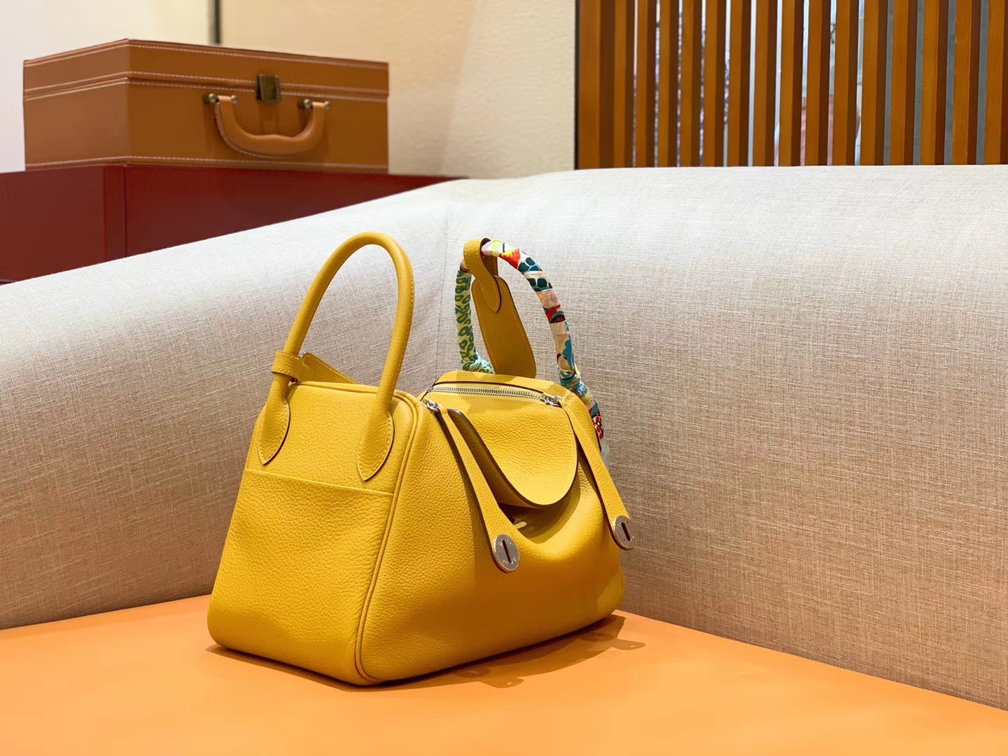 Hermès（爱马仕）Lindy 琳迪包 琥珀黄 Togo进口牛皮 全手工缝制 银扣 30cm 现货
