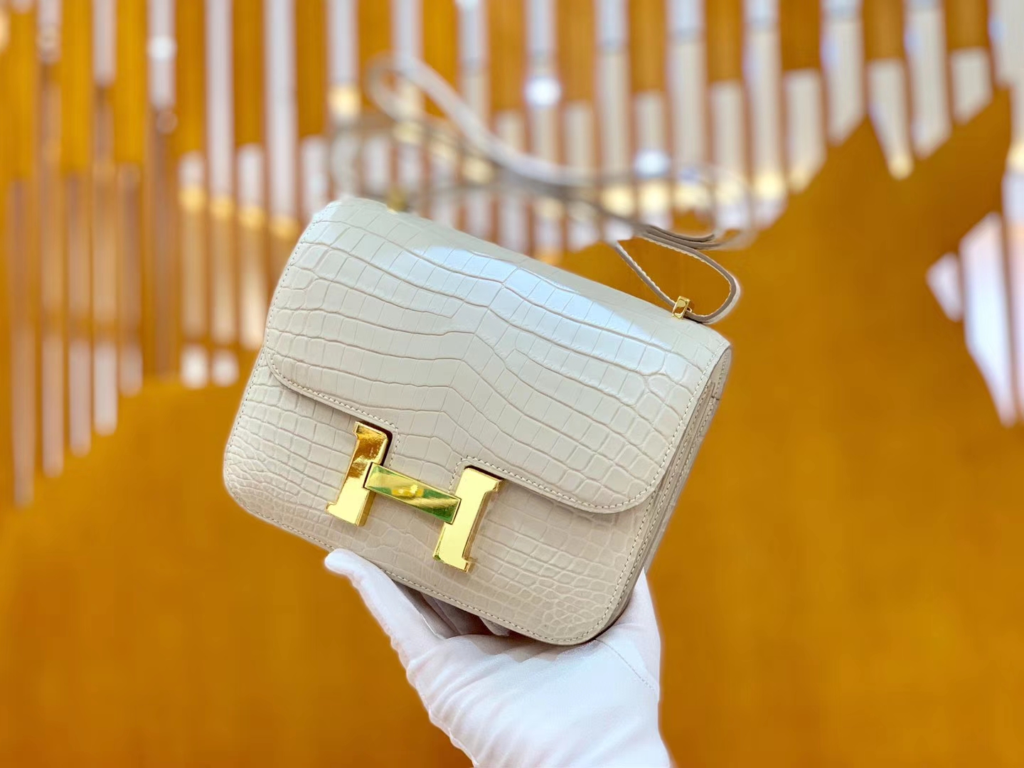 Hermès（爱马仕）Constance 空姐包 羊皮白 一级 尼罗鳄 顶端级别 臻品级别 金扣 18cm