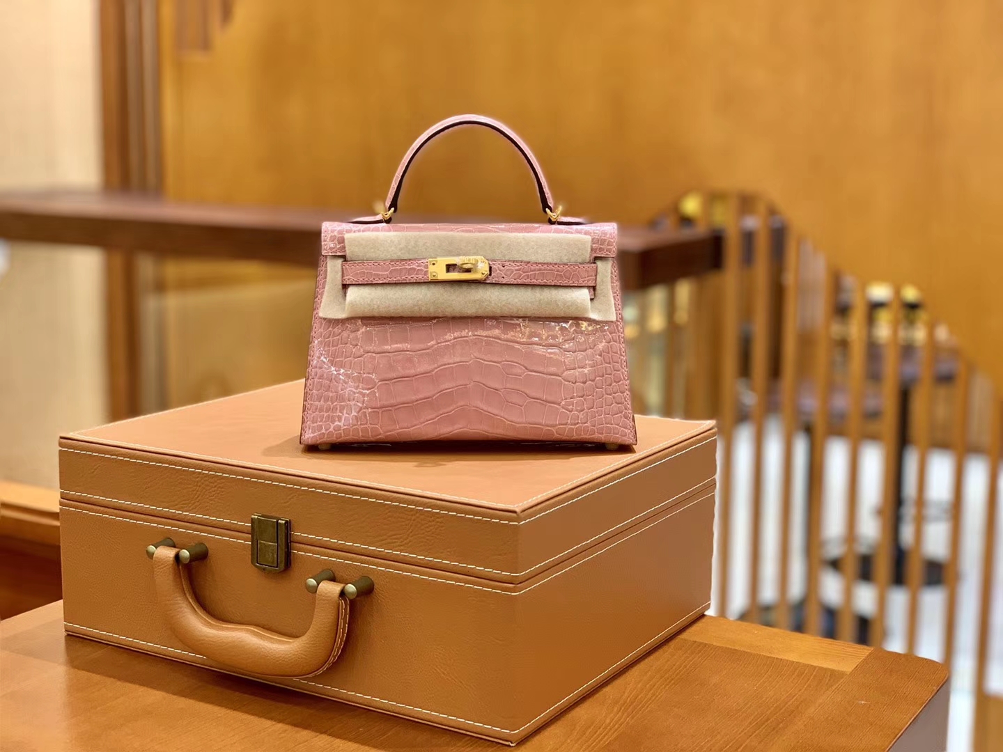 Hermès（爱马仕）Mini Kelly 迷你凯莉 樱花粉 亮面鳄鱼 一级 顶端级别 美洲 臻品级别 金扣 19cm