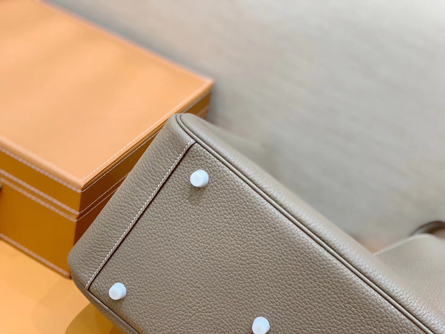 Hermès（爱马仕）Lindy 琳迪包 大象灰 Togo牛皮 进口 原料 蜡线手缝 银扣 30cm