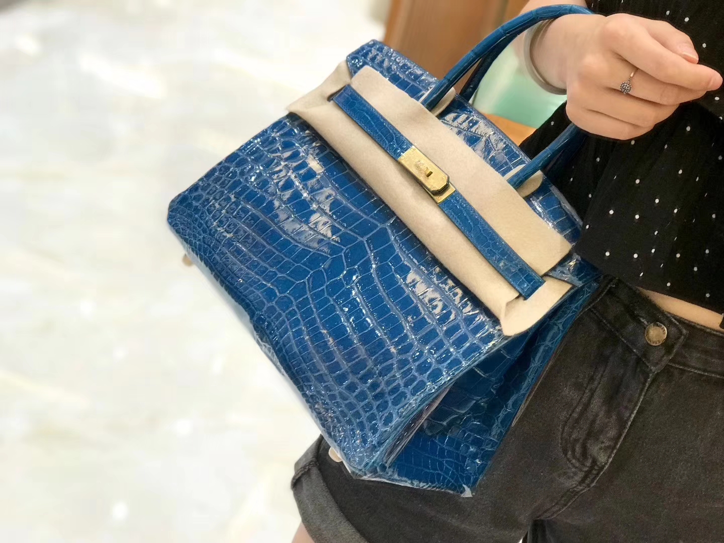 Hermès（爱马仕）新增现货 birkin 铂金包 电光蓝 一级鳄鱼皮 金扣 30cm
