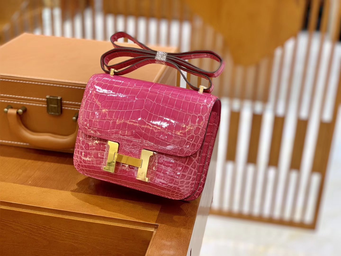 Hermès（爱马仕）Constance 空姐包 桃红 一级皮 尼罗鳄 顶端级别 臻品级别 金扣 18cm