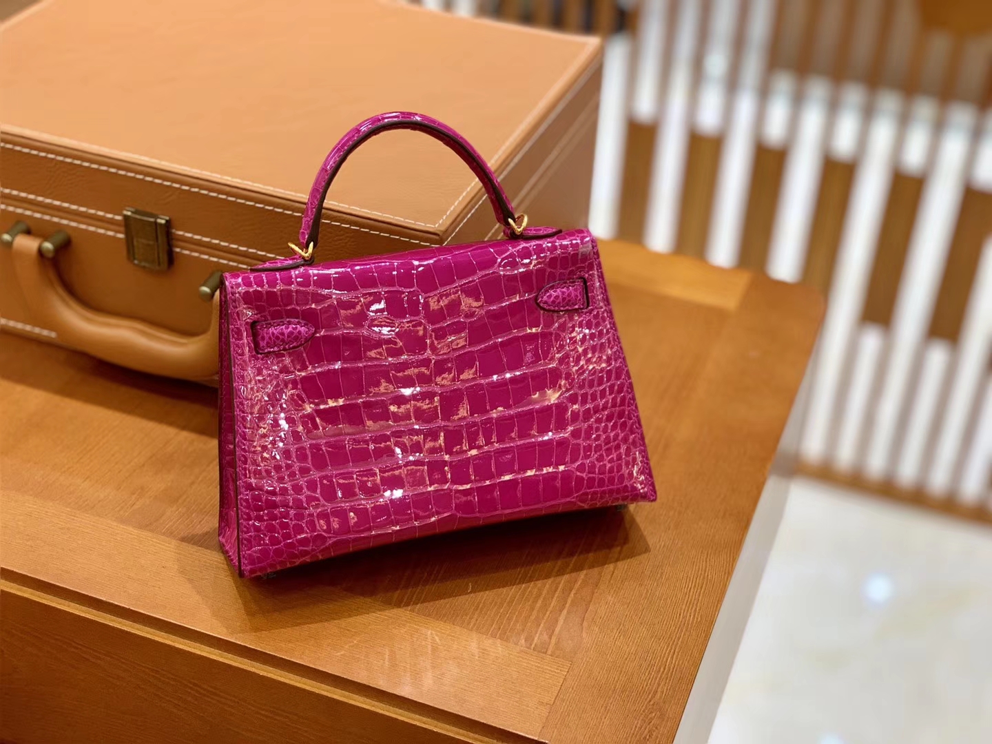 Hermès（爱马仕）Mini Kelly 迷你凯莉 天方夜谭紫 亮面鳄鱼 一级 顶端级别 美洲 臻品级别 金扣 19cm