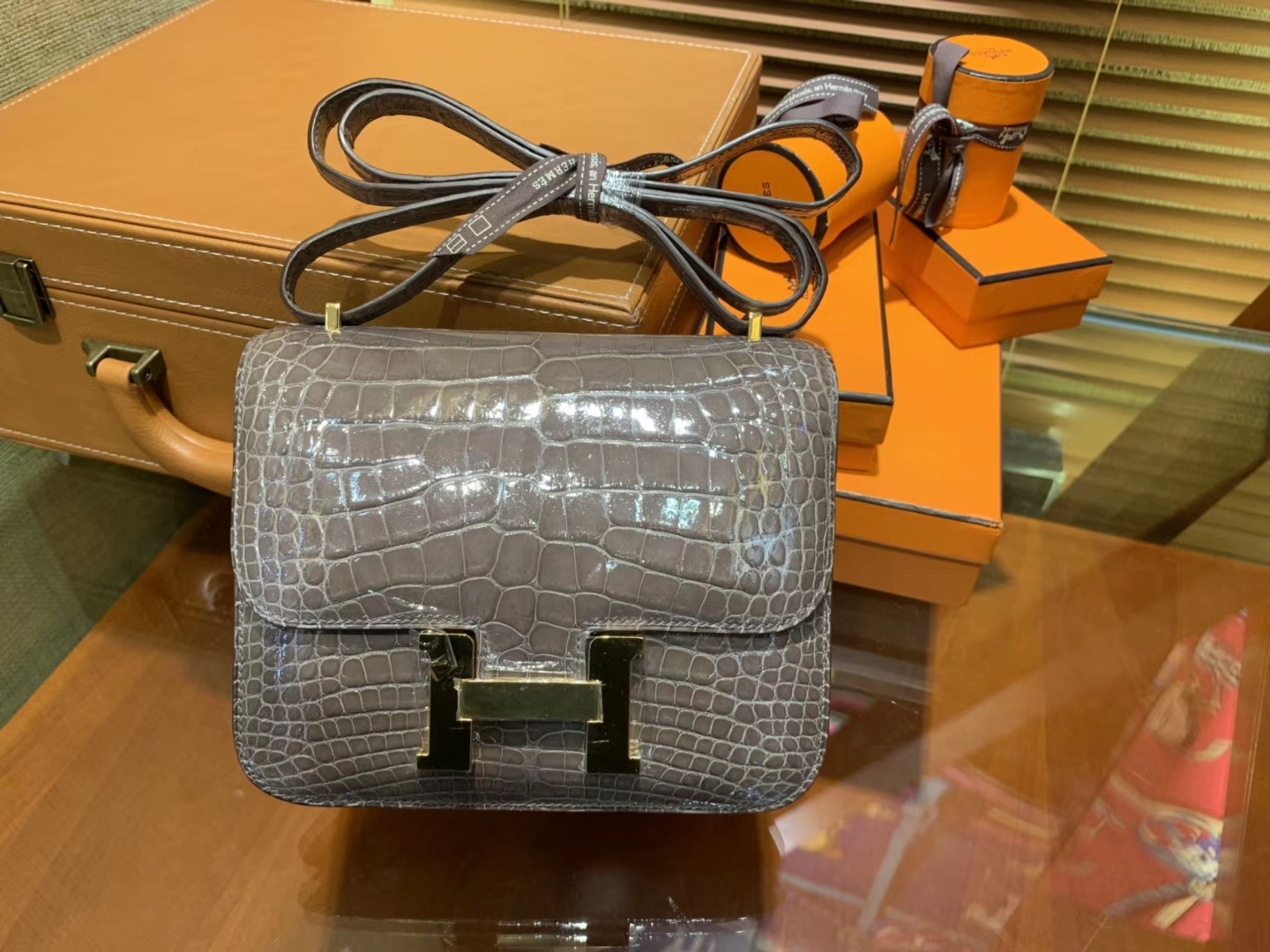 Hermès（爱马仕）Constance 空姐包 斑鸠灰 一级鳄鱼皮 尼罗鳄 原版蜜蜡线 金扣 18cm