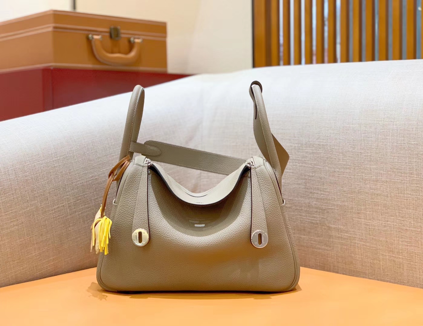 Hermès（爱马仕）Lindy 琳迪包 斑鸠灰 Togo进口牛皮 全手工缝制 银扣 30cm 现货