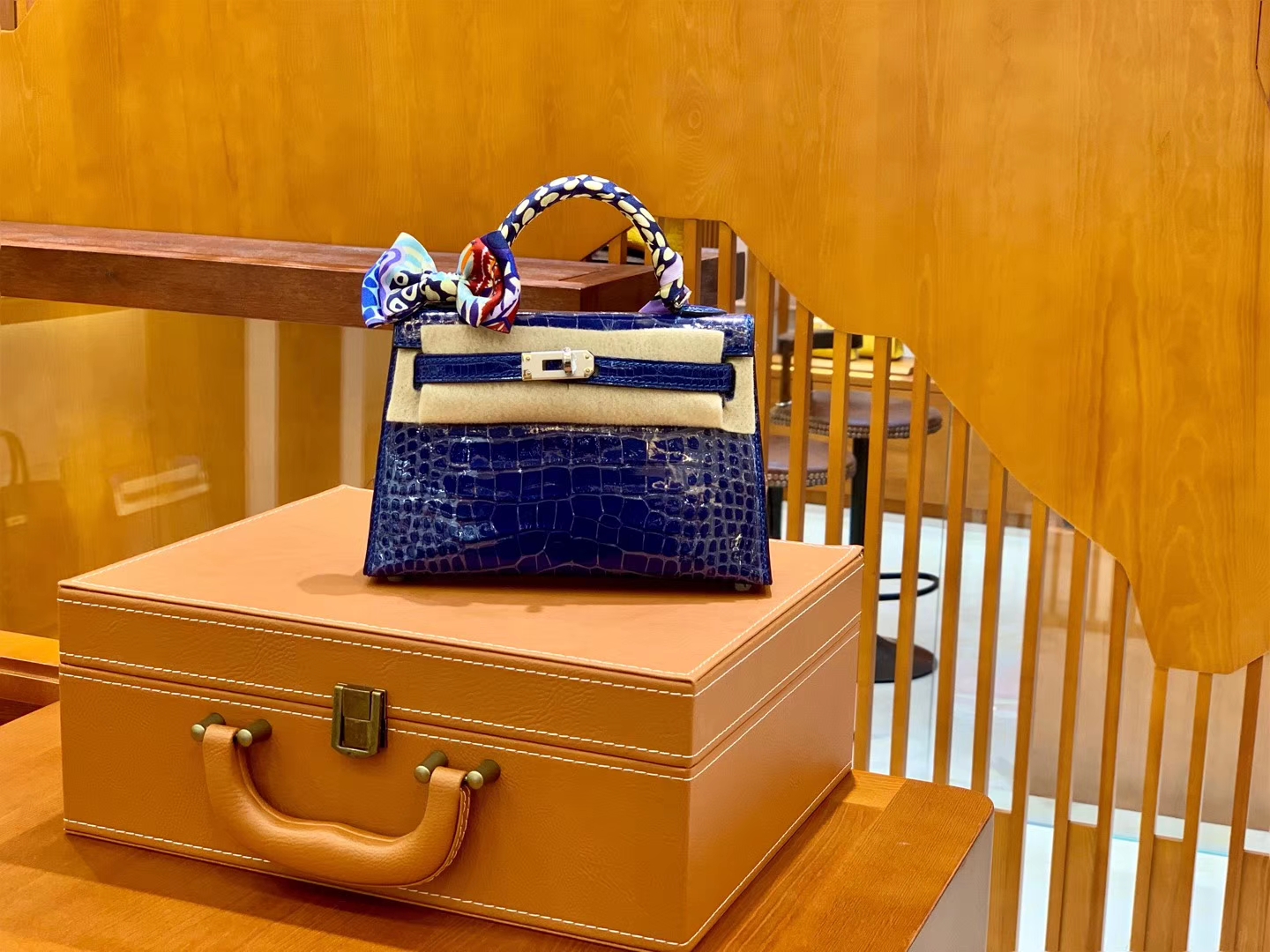 Hermès（爱马仕）Mini Kelly 迷你凯莉 琉璃蓝 亮面鳄鱼 一级 顶端级别 美洲 臻品级别 银扣 19cm