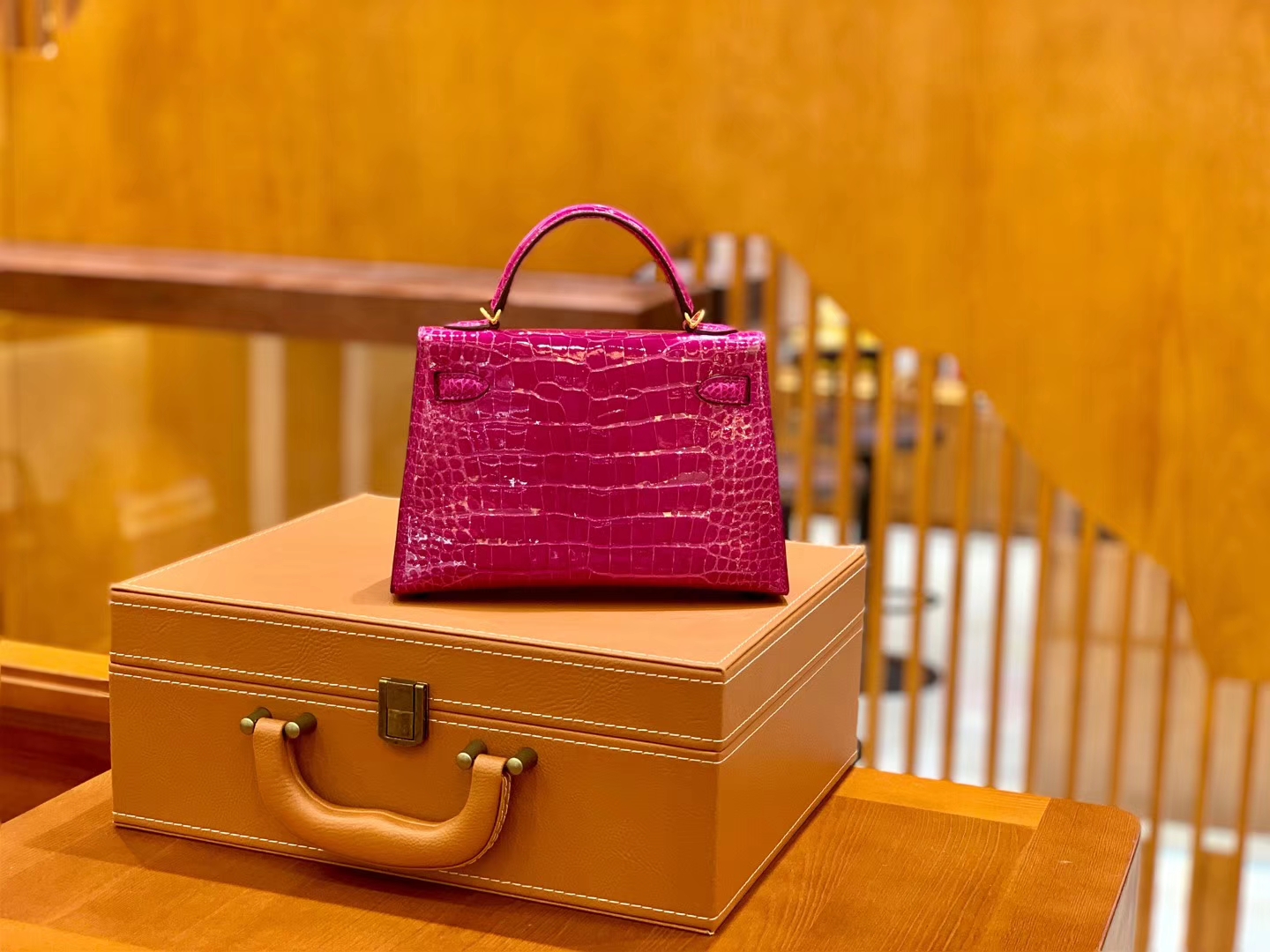 Hermès（爱马仕）Mini Kelly 迷你凯莉 天方夜谭紫 亮面鳄鱼 一级 顶端级别 美洲 臻品级别 金扣 19cm