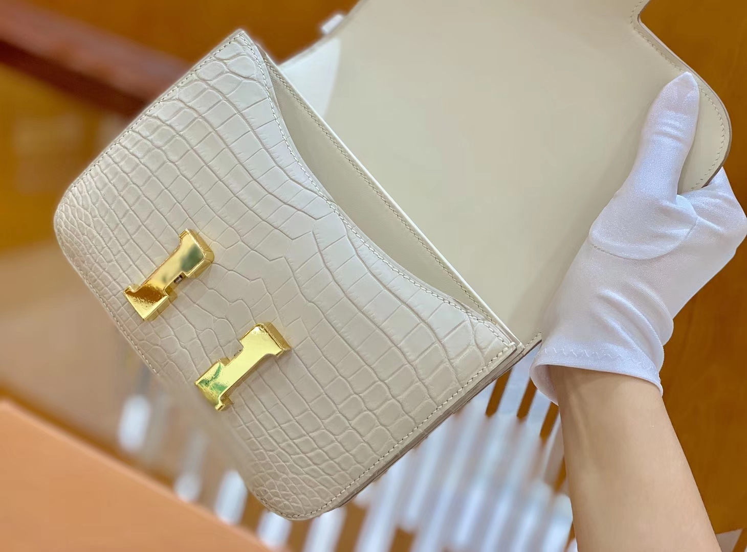 Hermès（爱马仕）Constance 空姐包 羊皮白 一级 尼罗鳄 顶端级别 臻品级别 金扣 18cm