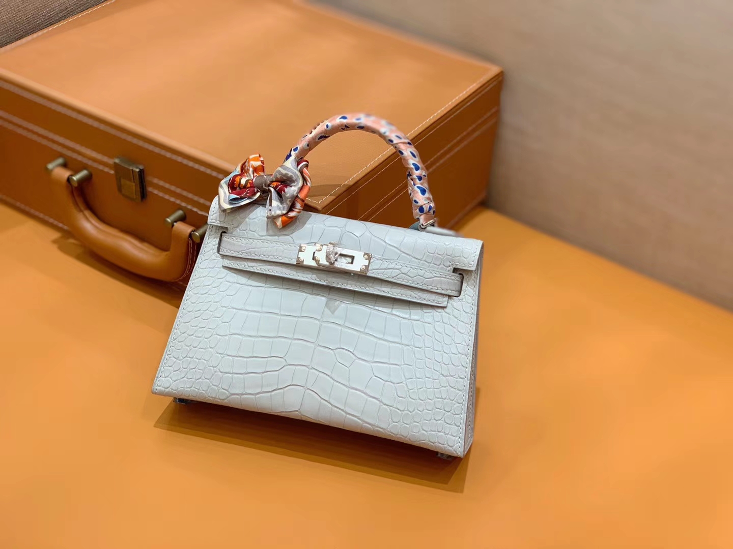 Hermès（爱马仕）Mini Kelly 迷你凯莉 奶昔白 一级美洲鳄鱼皮 全手工缝制 臻品级别 银扣 19cm 2代