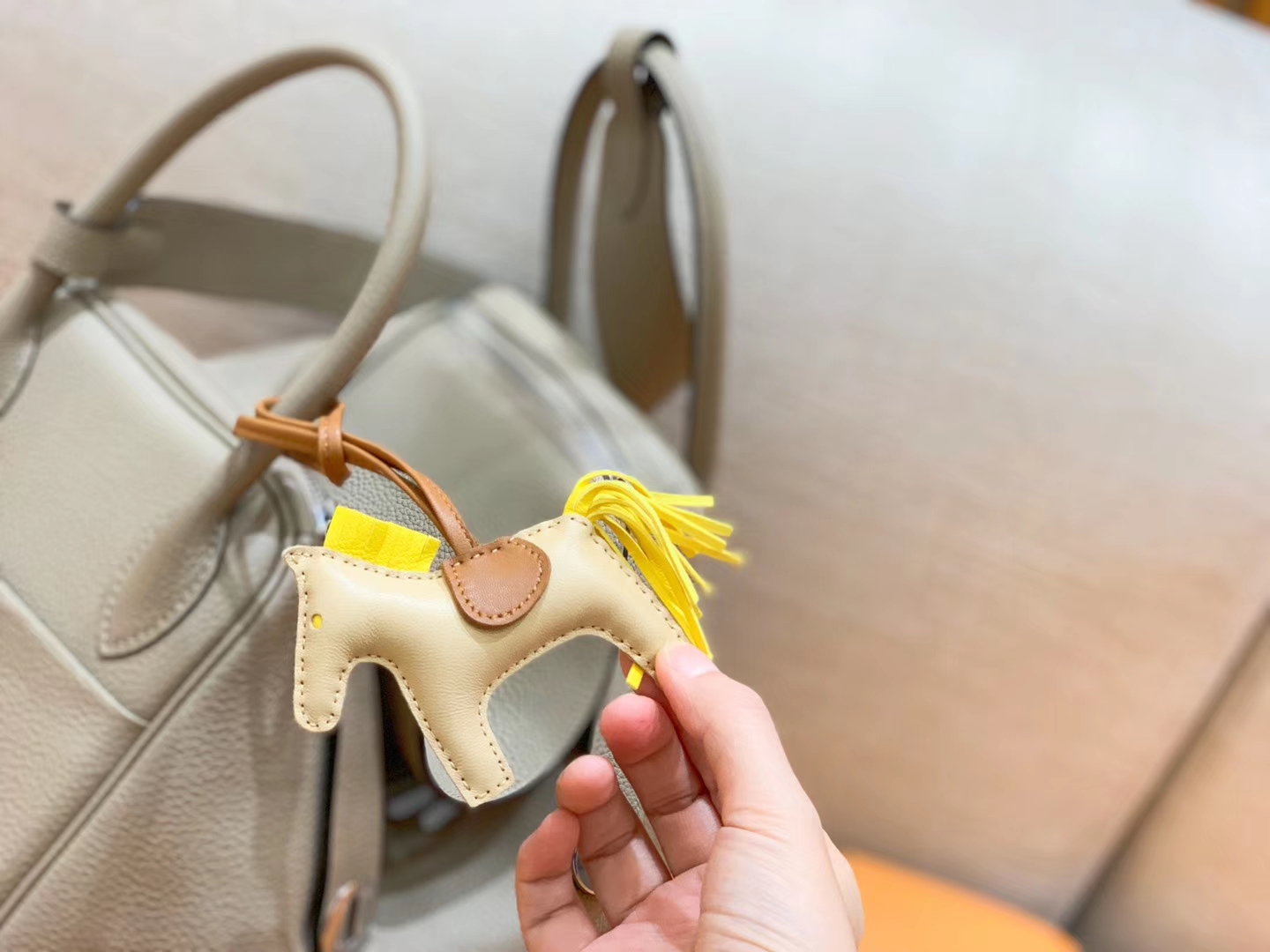 Hermès（爱马仕）Lindy 琳迪包 斑鸠灰 Togo进口牛皮 全手工缝制 银扣 30cm 现货