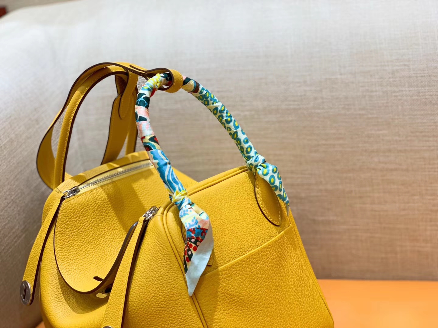 Hermès（爱马仕）Lindy 琳迪包 琥珀黄 Togo进口牛皮 全手工缝制 银扣 30cm 现货