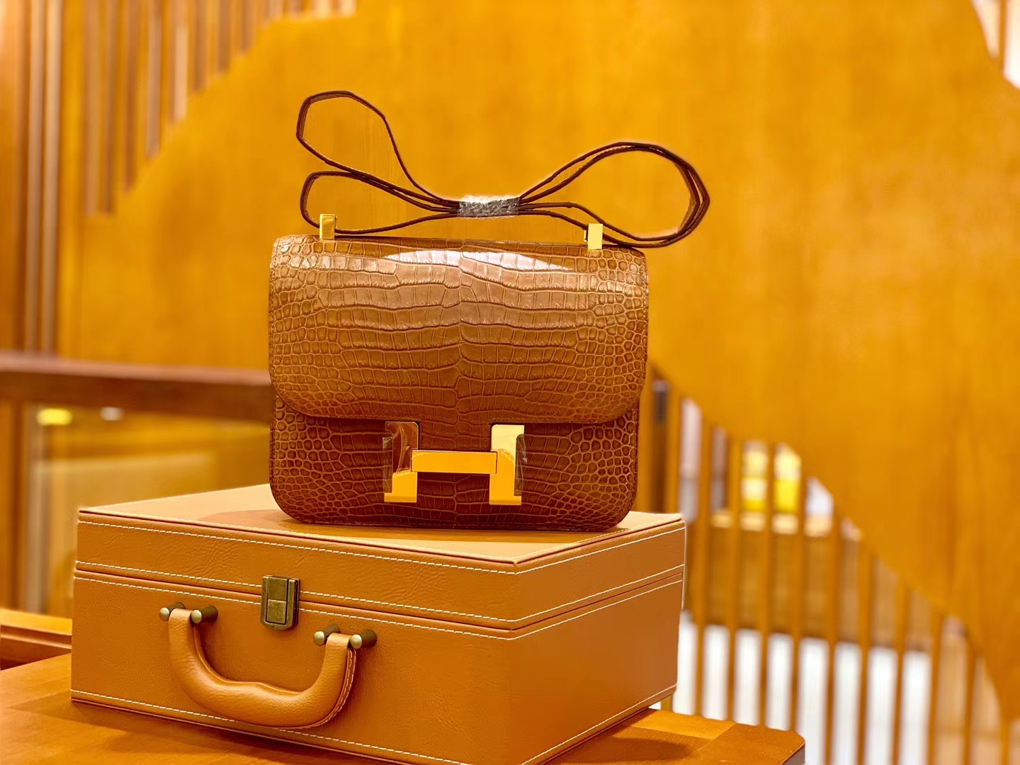 Hermès（爱马仕）Constance 空姐包 湾鳄 倒V 蜜糖棕 顶端级别 臻品级别 金扣 23cm