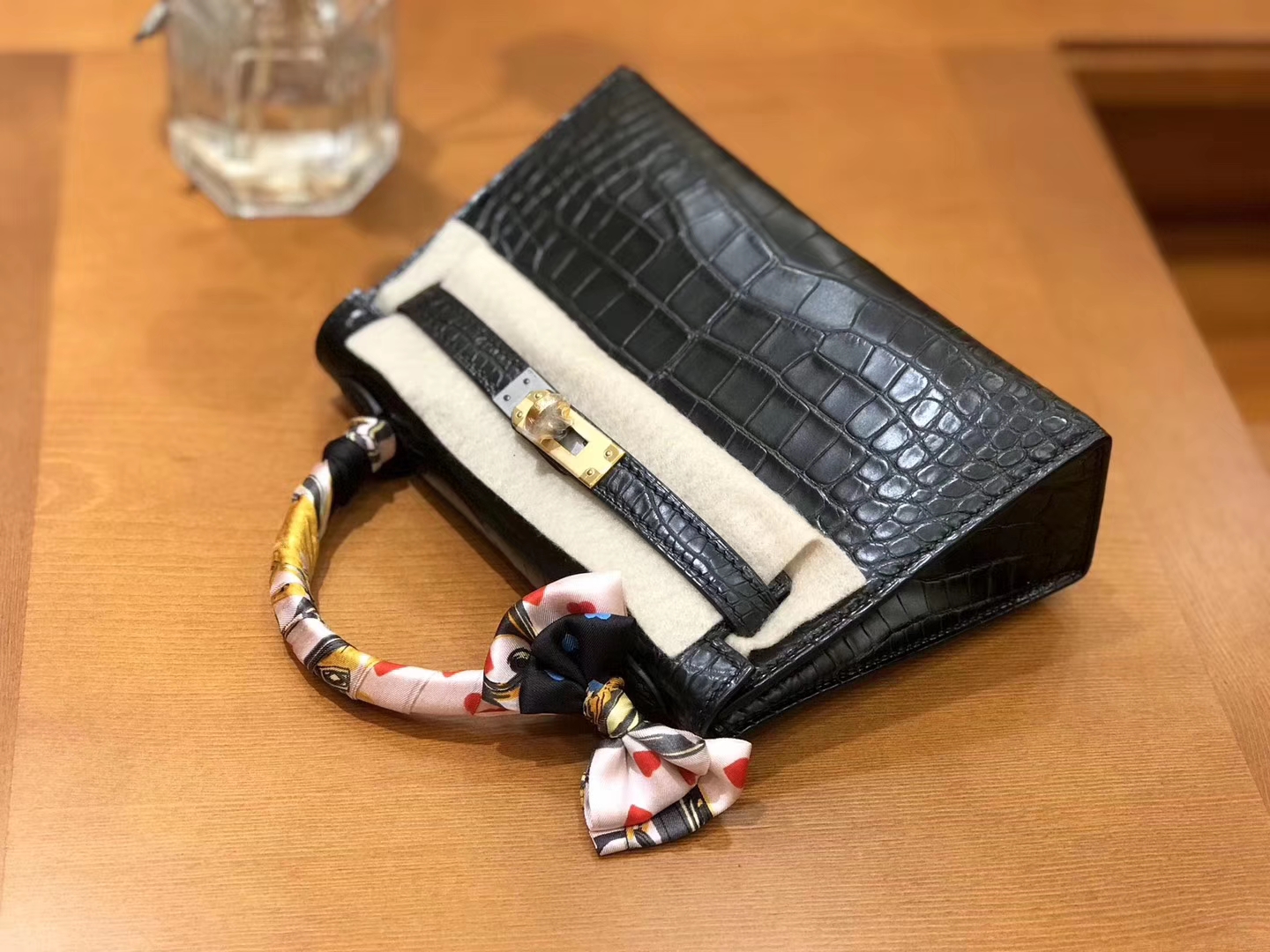 Hermès（爱马仕）mini Kelly 迷你凯莉 经典黑 一级美洲雾面鳄鱼皮 金扣 19cm