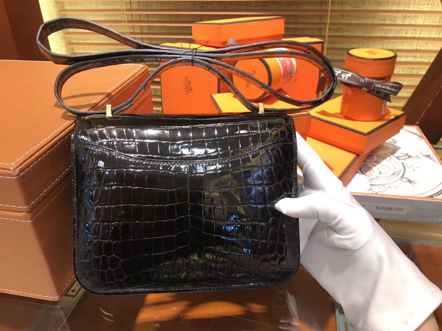 Hermès（爱马仕）Constance 空姐包 黑色 一级鳄鱼皮 尼罗鳄 原版蜜蜡线 金扣 18cm