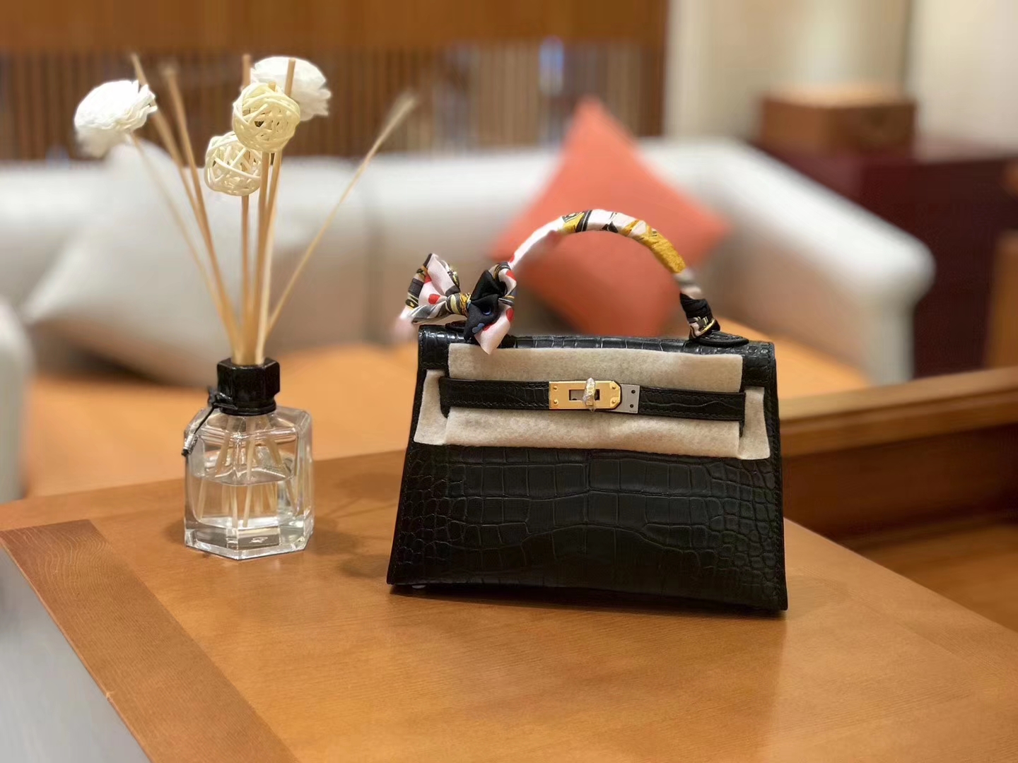 Hermès（爱马仕）mini Kelly 迷你凯莉 经典黑 一级美洲雾面鳄鱼皮 金扣 19cm