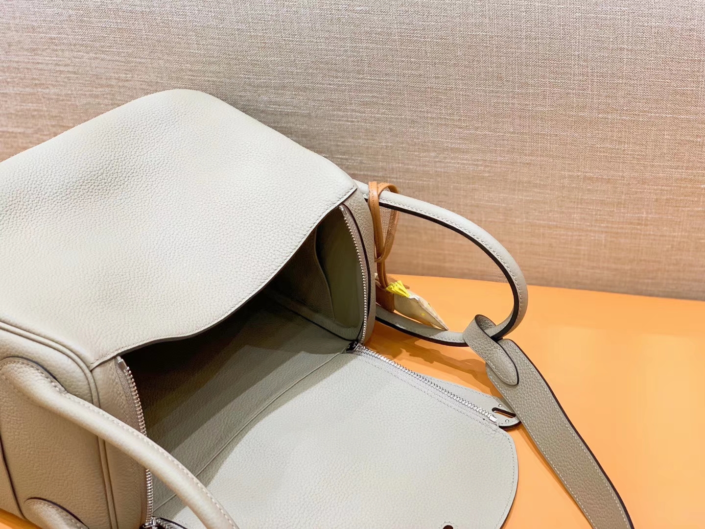 Hermès（爱马仕）Lindy 琳迪包 斑鸠灰 Togo进口牛皮 全手工缝制 银扣 30cm 现货
