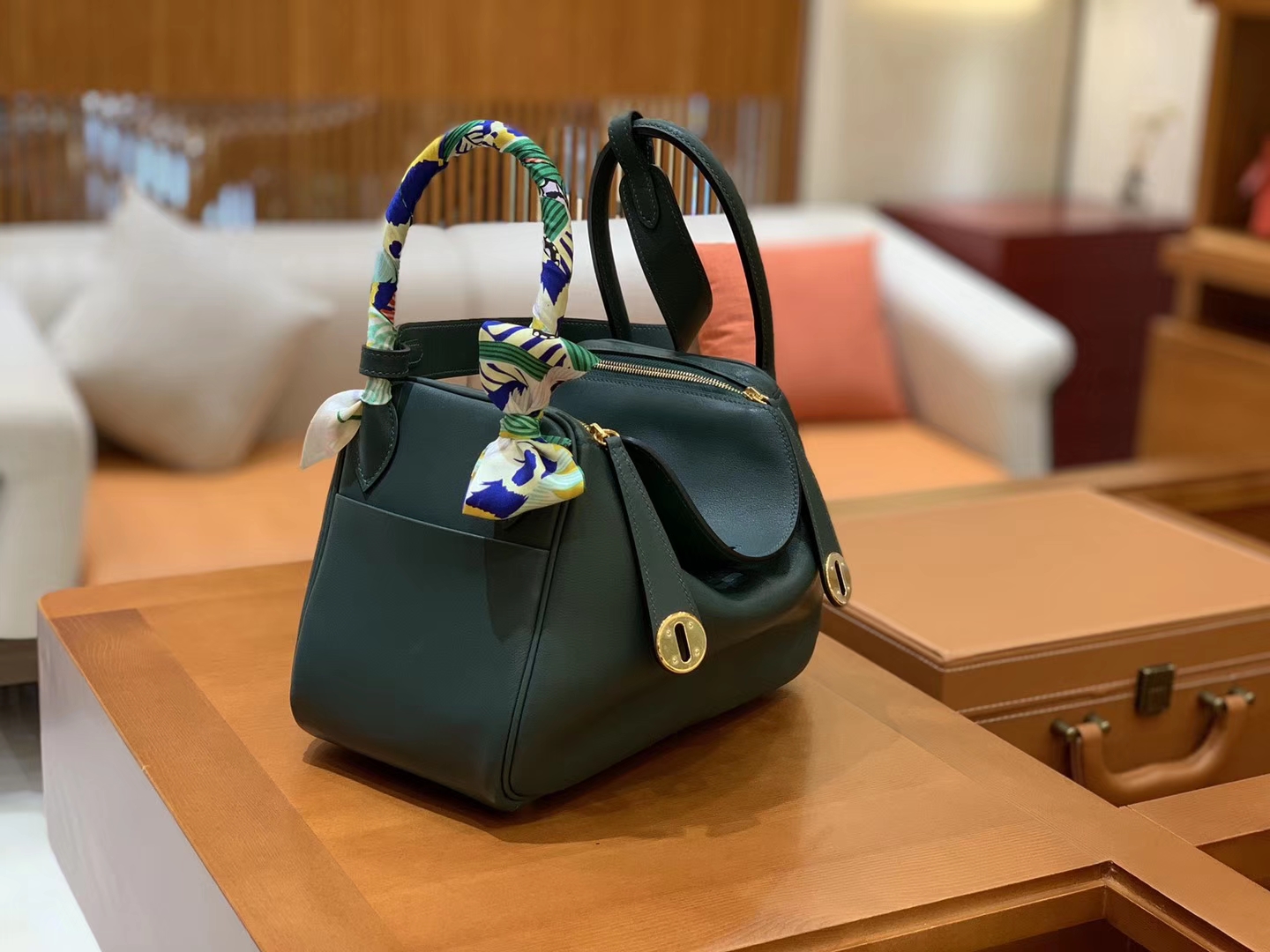 Hermès（爱马仕）Lindy 琳迪包 6O松柏绿内拼U4丝绒绿 swift牛皮全手工 金扣 26cm