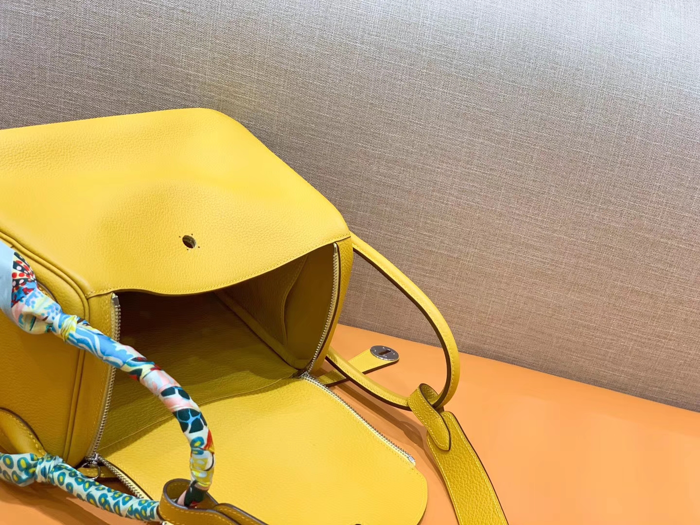 Hermès（爱马仕）Lindy 琳迪包 琥珀黄 Togo进口牛皮 全手工缝制 银扣 30cm 现货