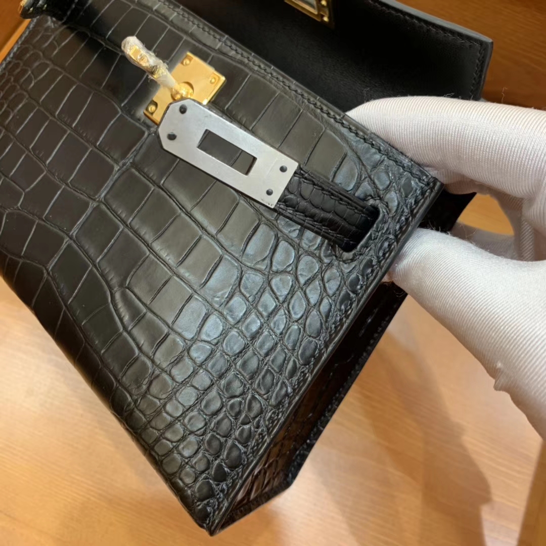 Hermès（爱马仕）mini Kelly 迷你凯莉 经典黑 一级美洲雾面鳄鱼皮 金扣 19cm